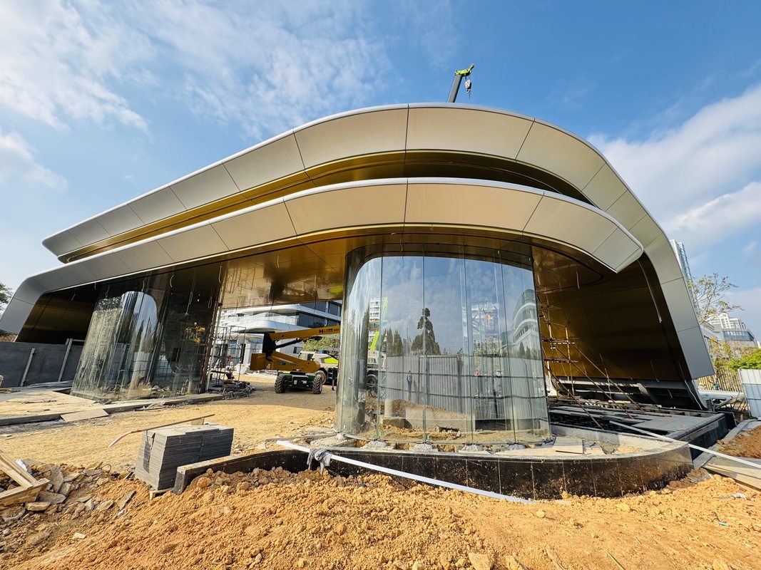 Lanyuan Group Headquarters, Fuzhou | PVD Gold Honeycomb Panels