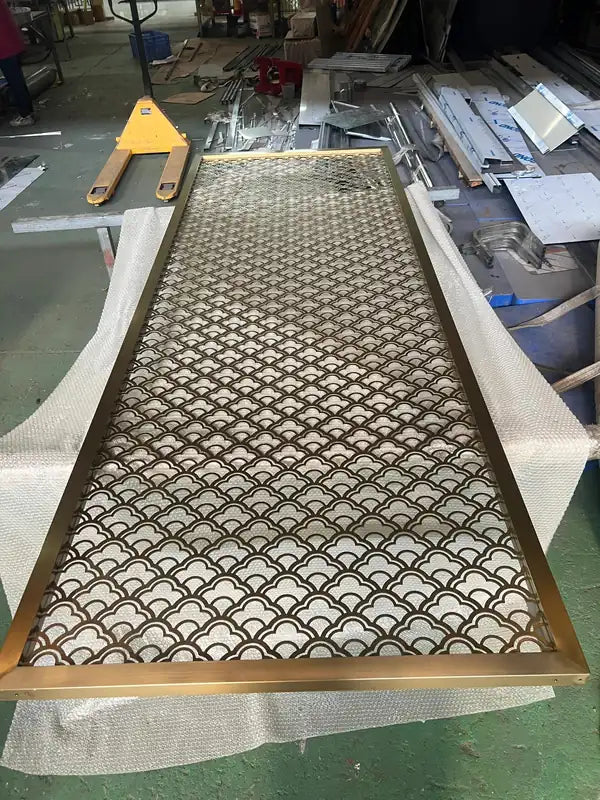 Overall view of Bronze Circular Star Lattice stainless steel Screen