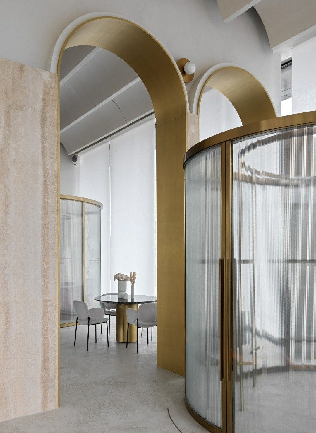 xinmaometal-gold-stainless-steel-arched-wall-cladding-restaurant