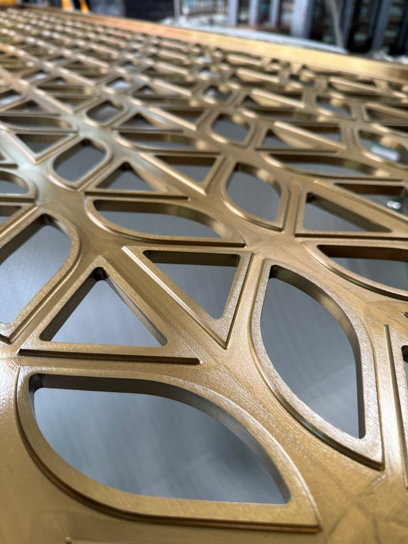xinmaometal-gold-stainless-steel-geometric-screen-panel-workshop-detail