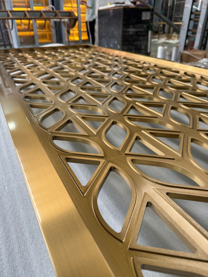 xinmaometal-gold-stainless-steel-laser-cut-screen-panel-workshop-detail